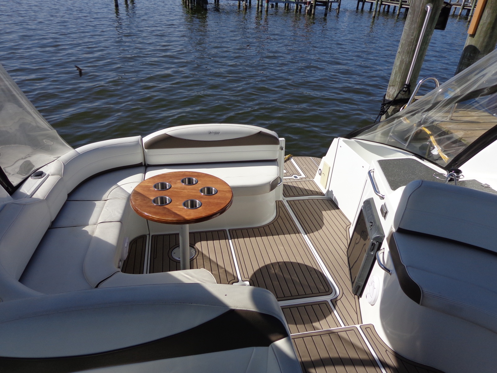 35' 2008 Cruisers Yachts 330/350 Express