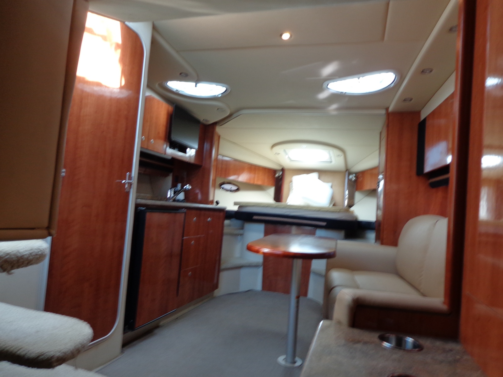 35' 2008 Cruisers Yachts 330/350 Express