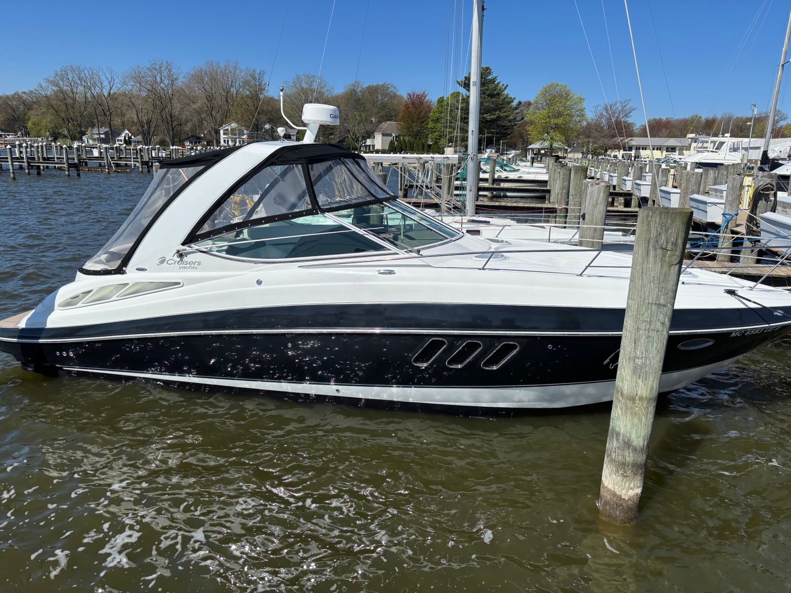 35' 2008 Cruisers Yachts 330/350 Express