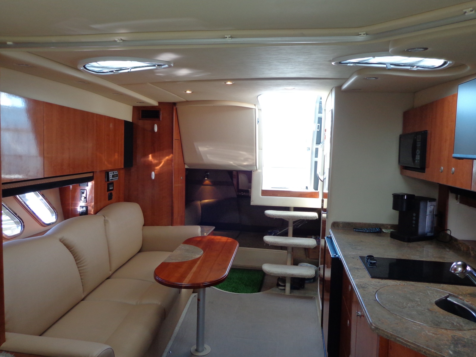 35' 2008 Cruisers Yachts 330/350 Express