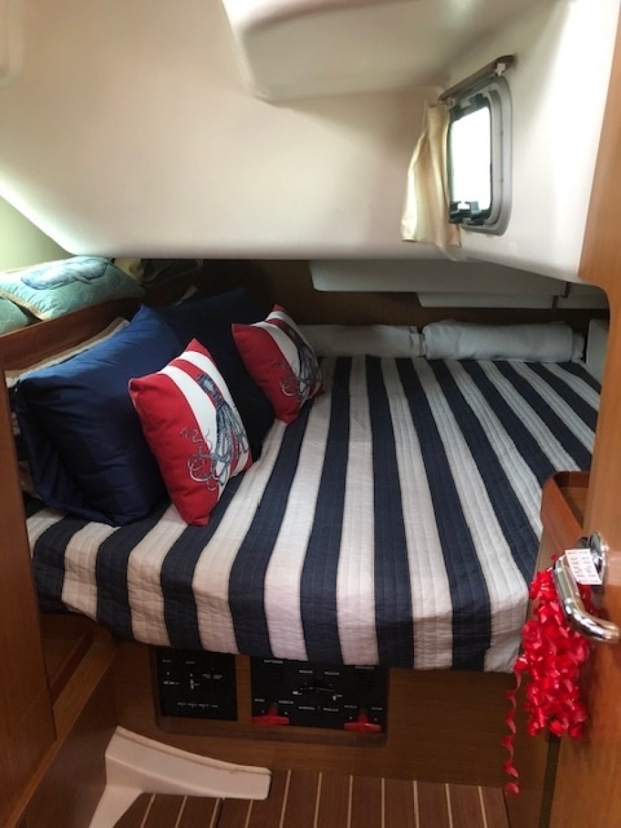 42ft Jeanneau Yacht For Sale