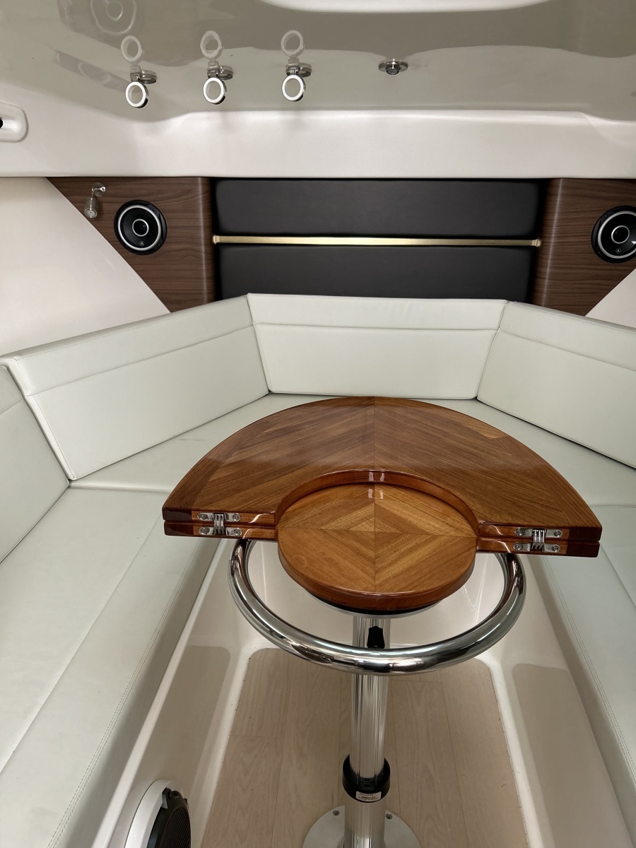 32ft Boston Whaler Yacht For Sale