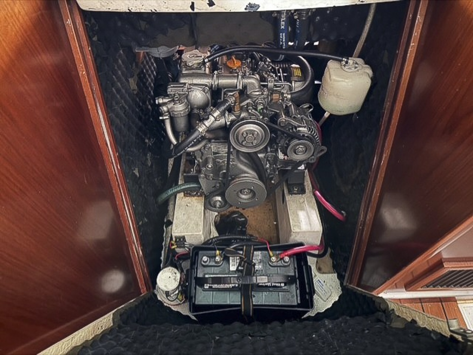 32' 2005 Beneteau 323