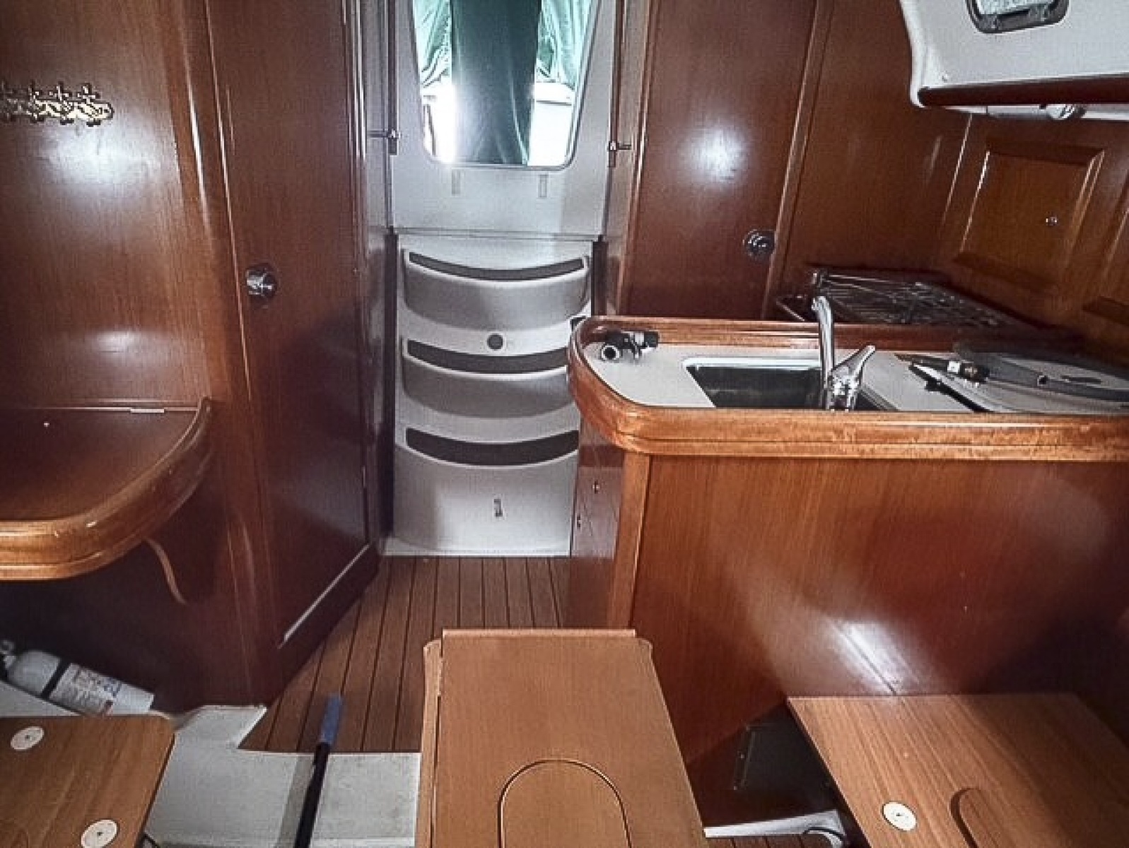 32' 2005 Beneteau 323
