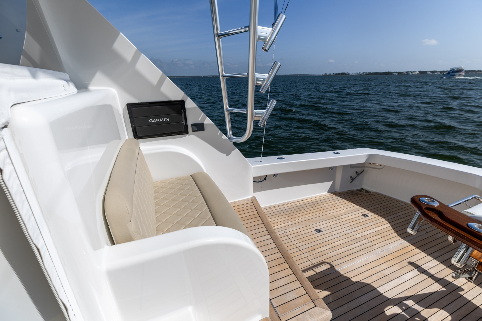 2018 52 Viking Sport Tower Wild Eagle Stbd Mezzanine