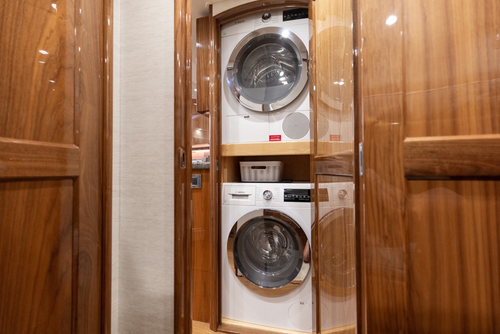 2018 52 Viking Sport Tower Wild Eagle Washer And Dryer
