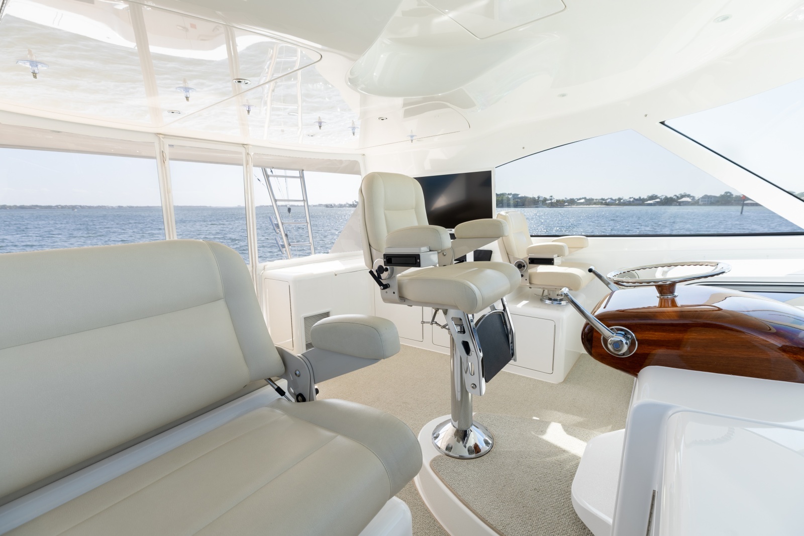 2018 52 Viking Sport Tower Wild Eagle Helm Deck (7)