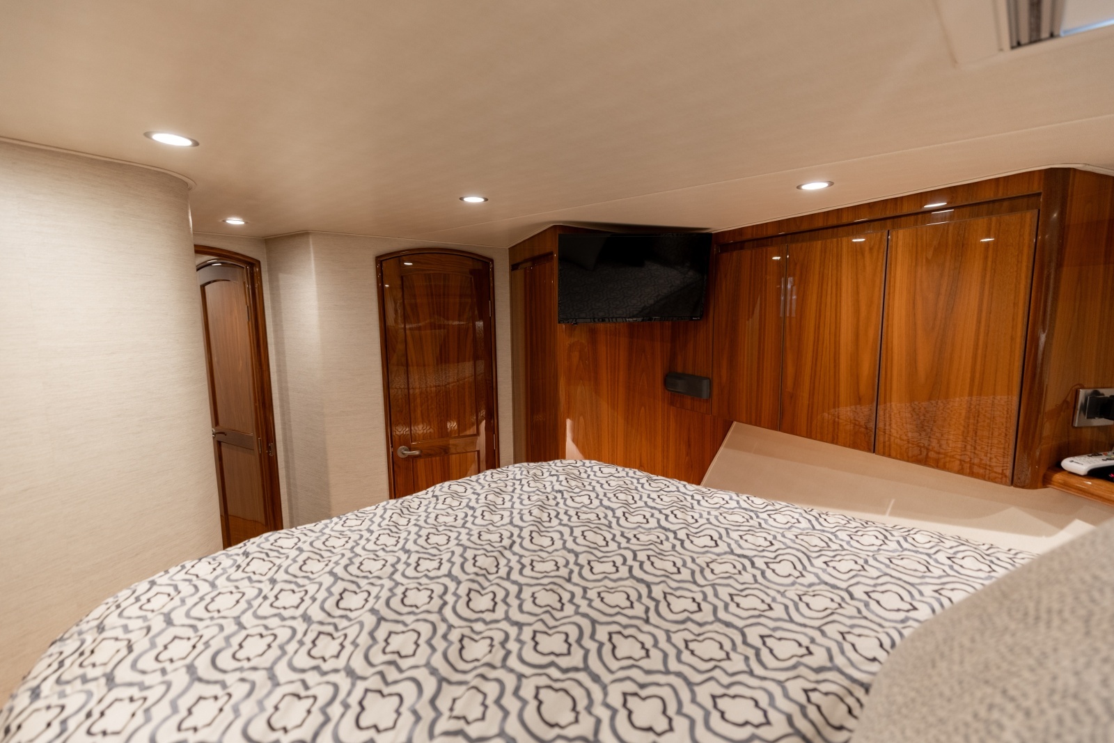 2018 52 Viking Sport Tower Wild Eagle Master Stateroom (1)