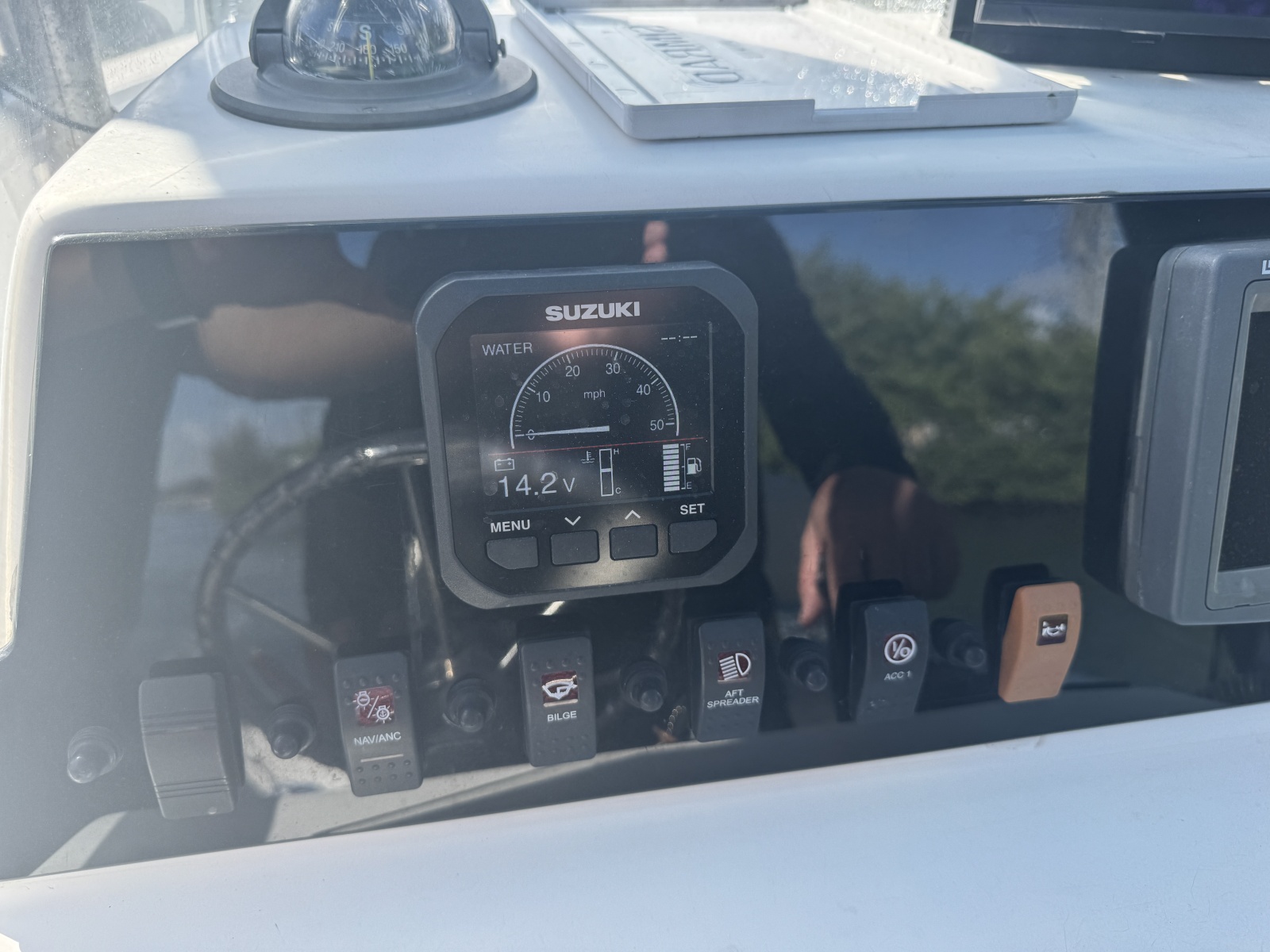 20' 2005 Angler 204