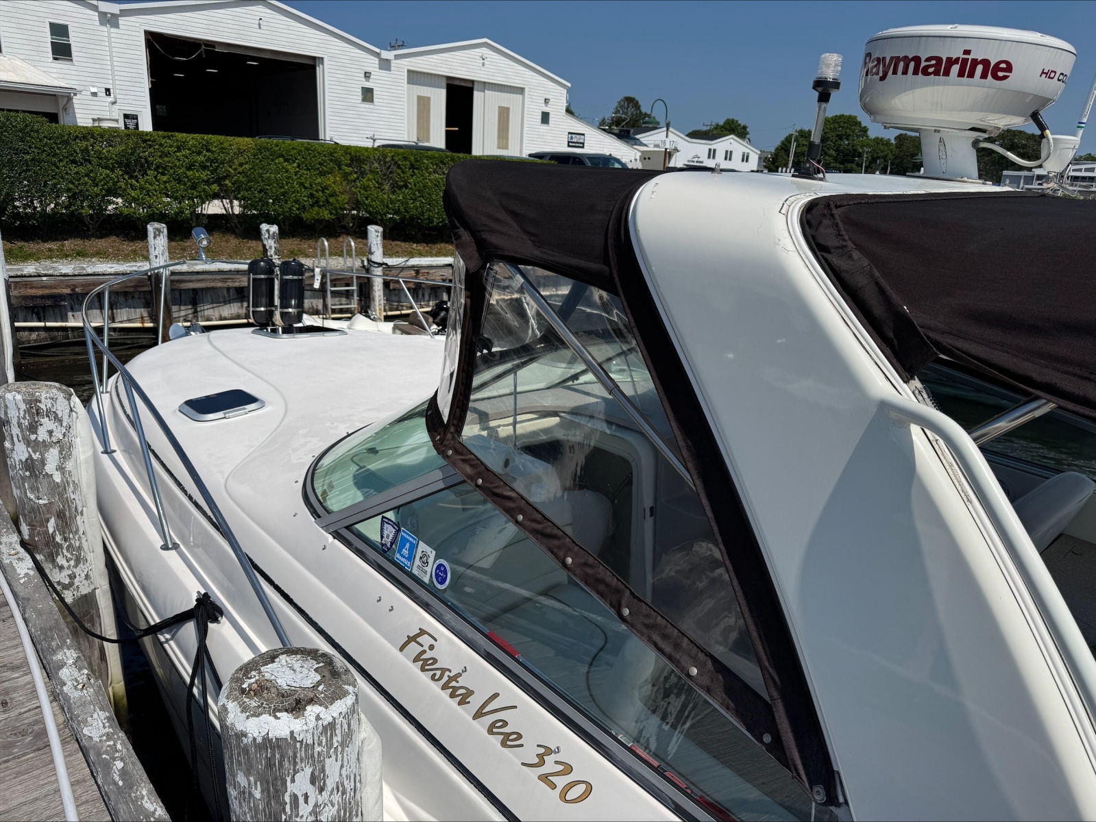 32' 2005 Rinker Fiesta Vee 32