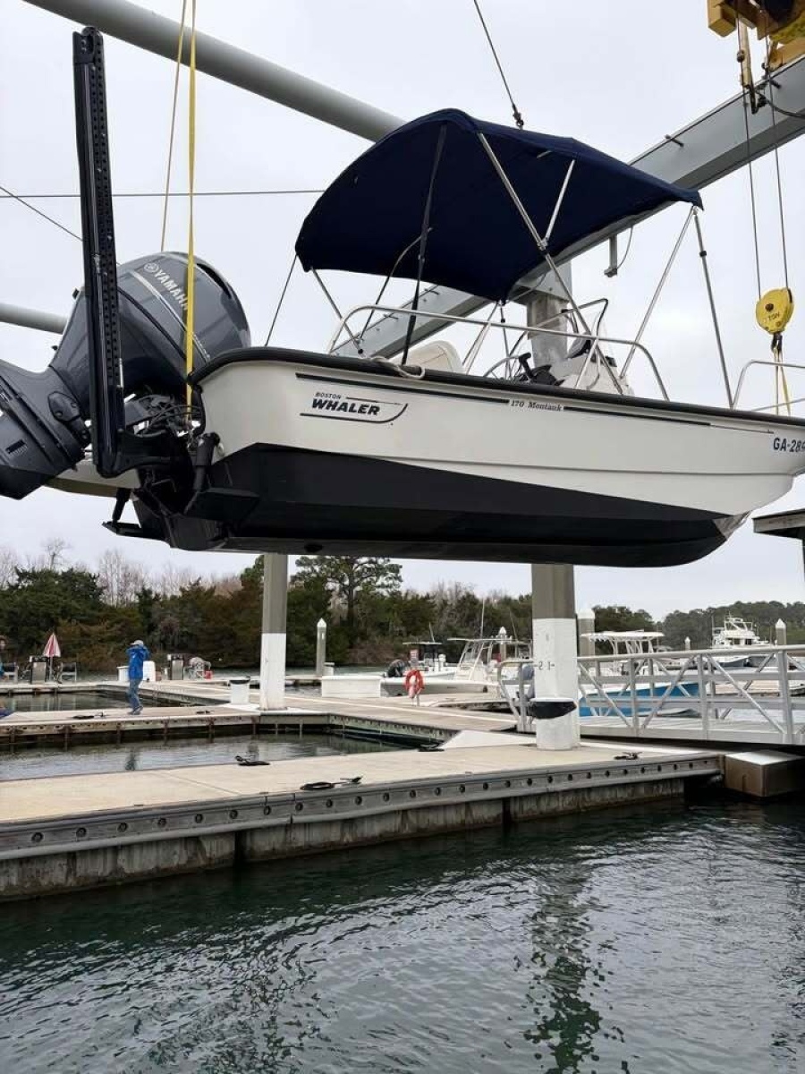 17ft Boston Whaler Yacht For Sale