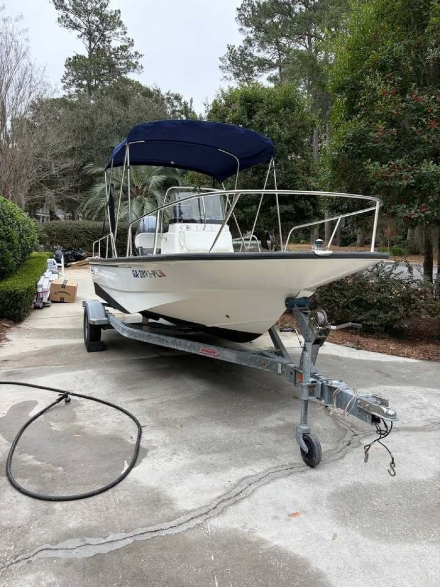 17ft Boston Whaler Yacht For Sale