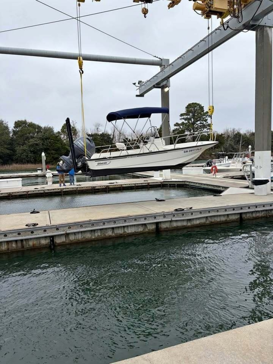 17ft Boston Whaler Yacht For Sale