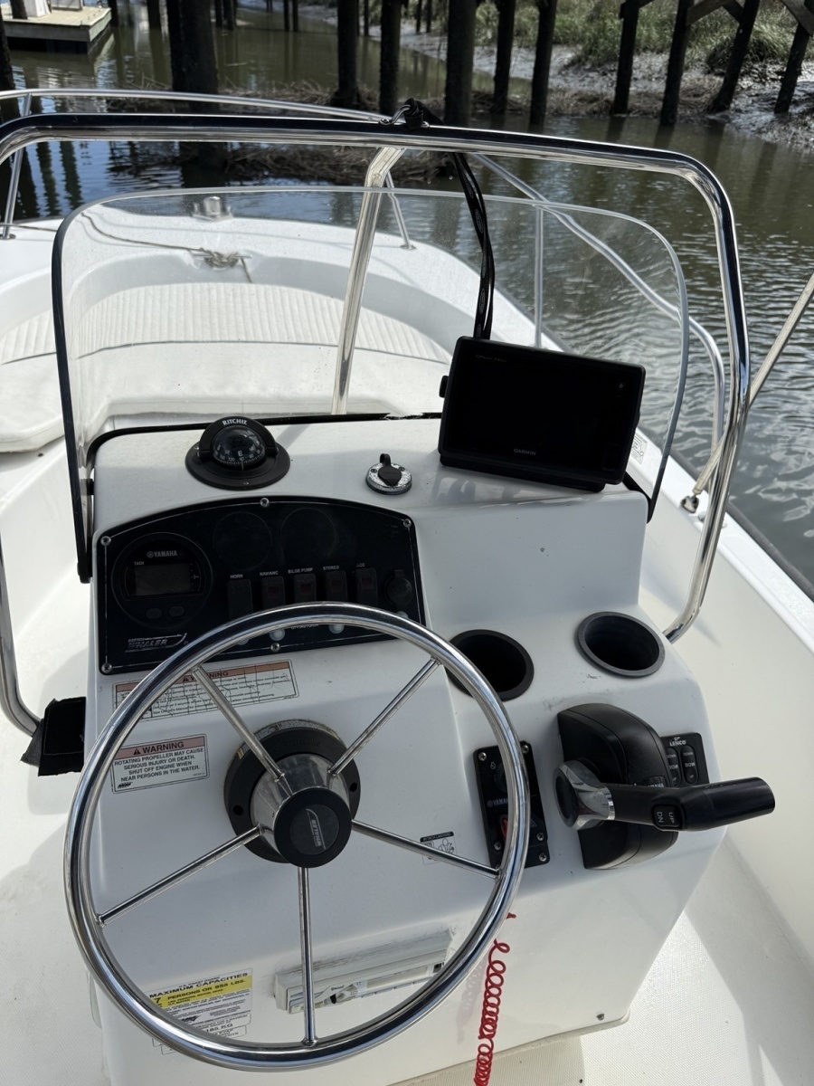 17ft Boston Whaler Yacht For Sale