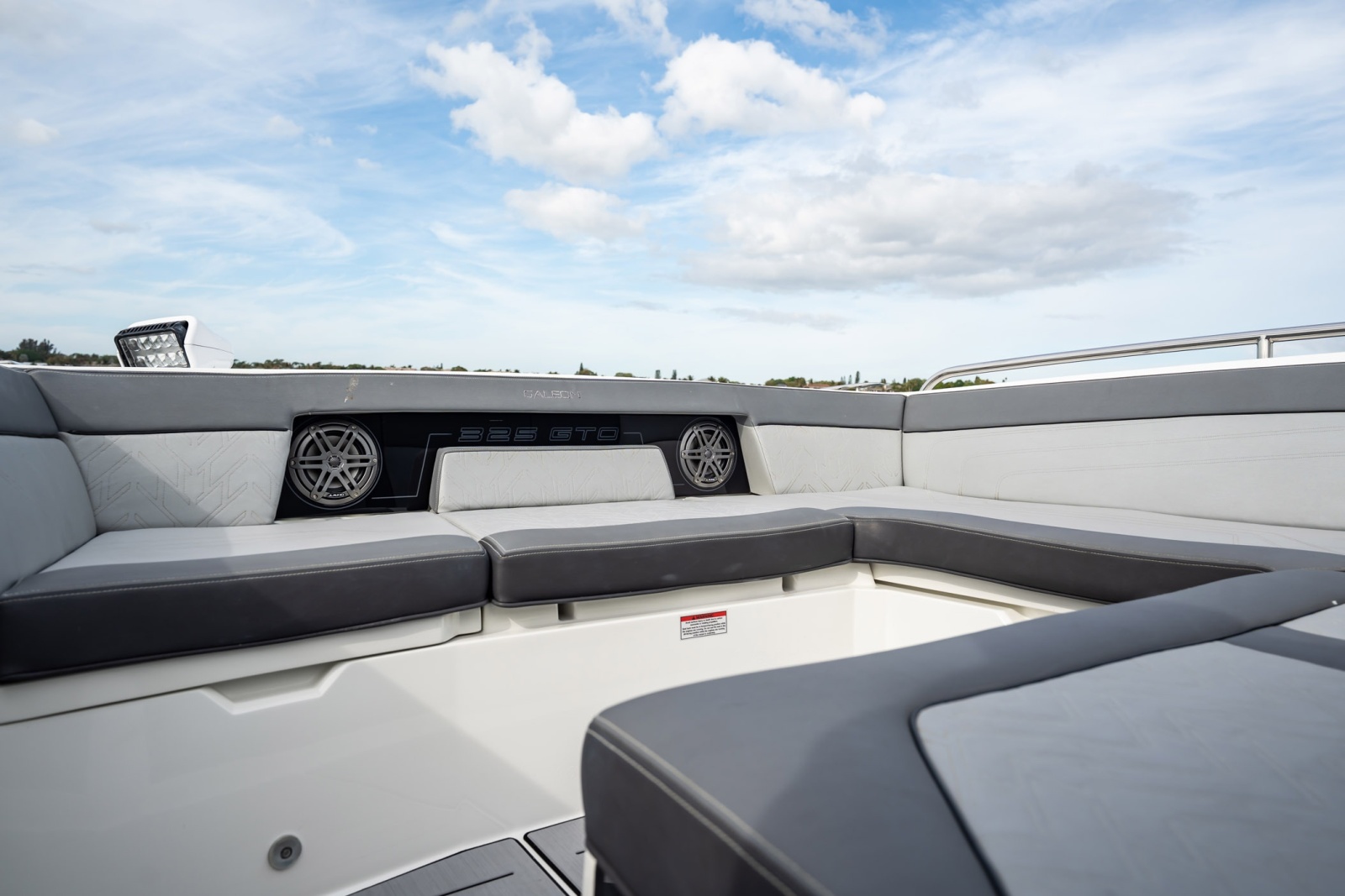 32' 2023 Galeon 