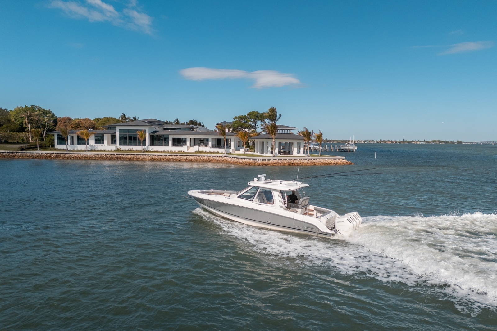 38' 2024 Boston Whaler 380 Realm
