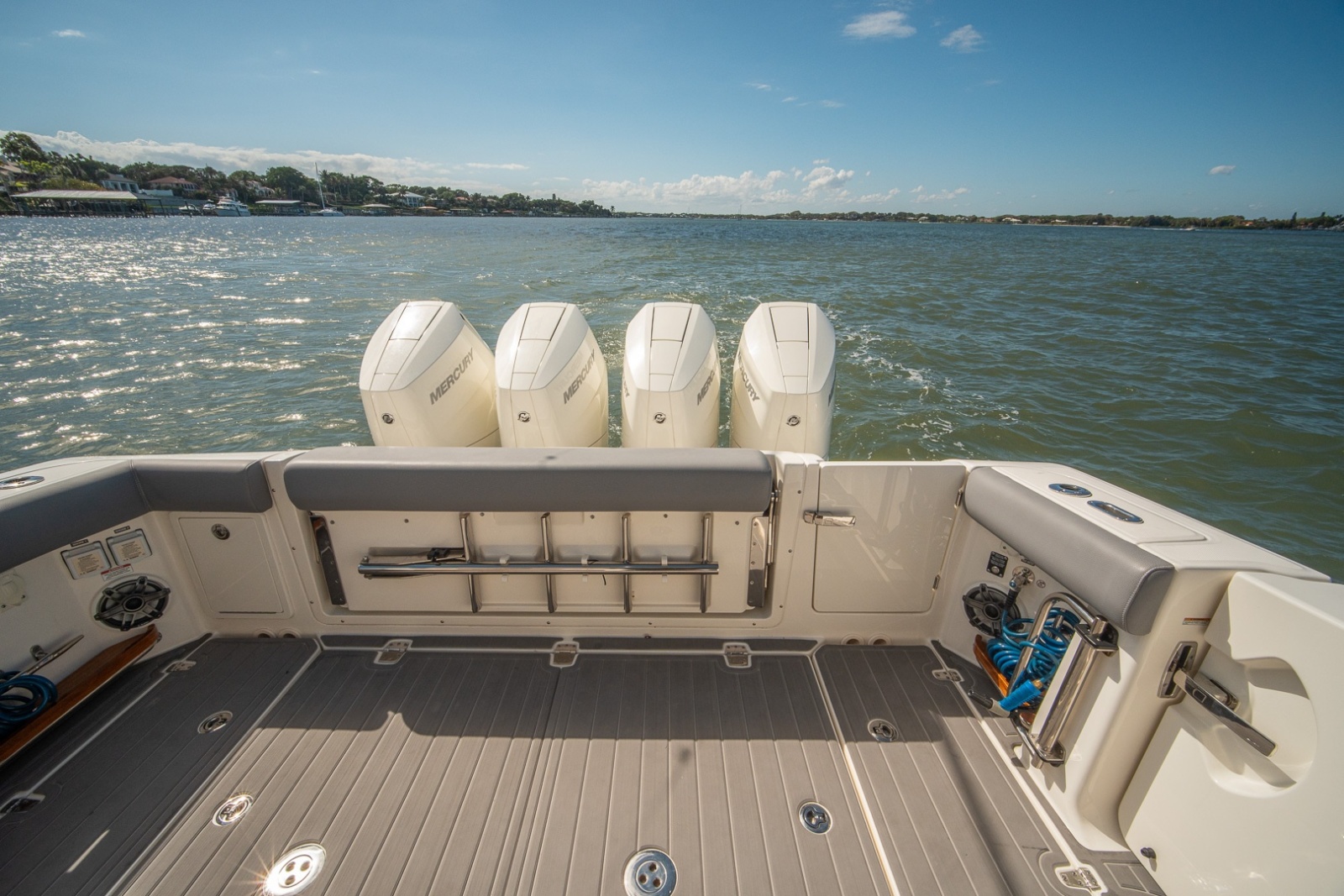 38' 2024 Boston Whaler 380 Realm