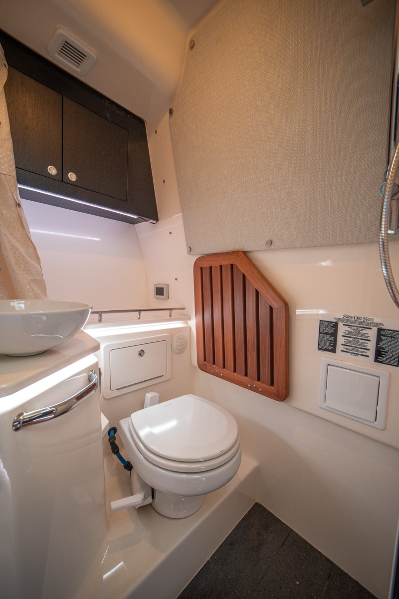 38' 2024 Boston Whaler 380 Realm