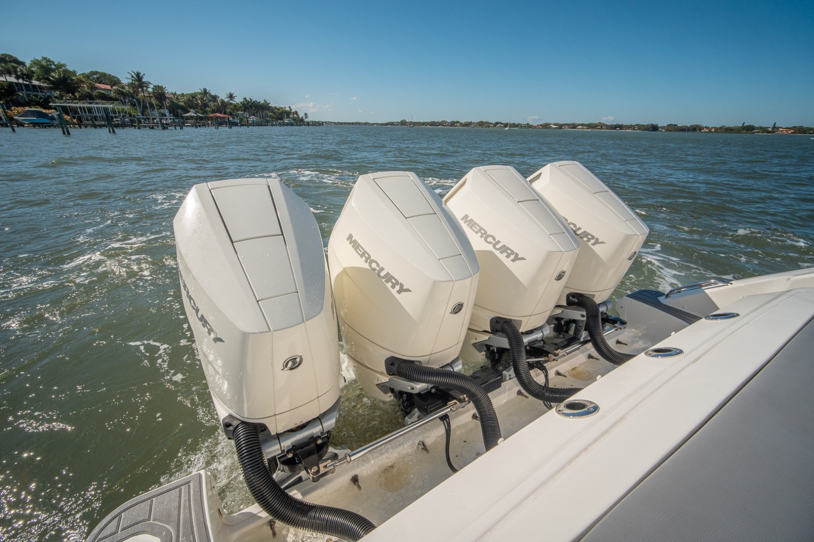 38' 2024 Boston Whaler 380 Realm