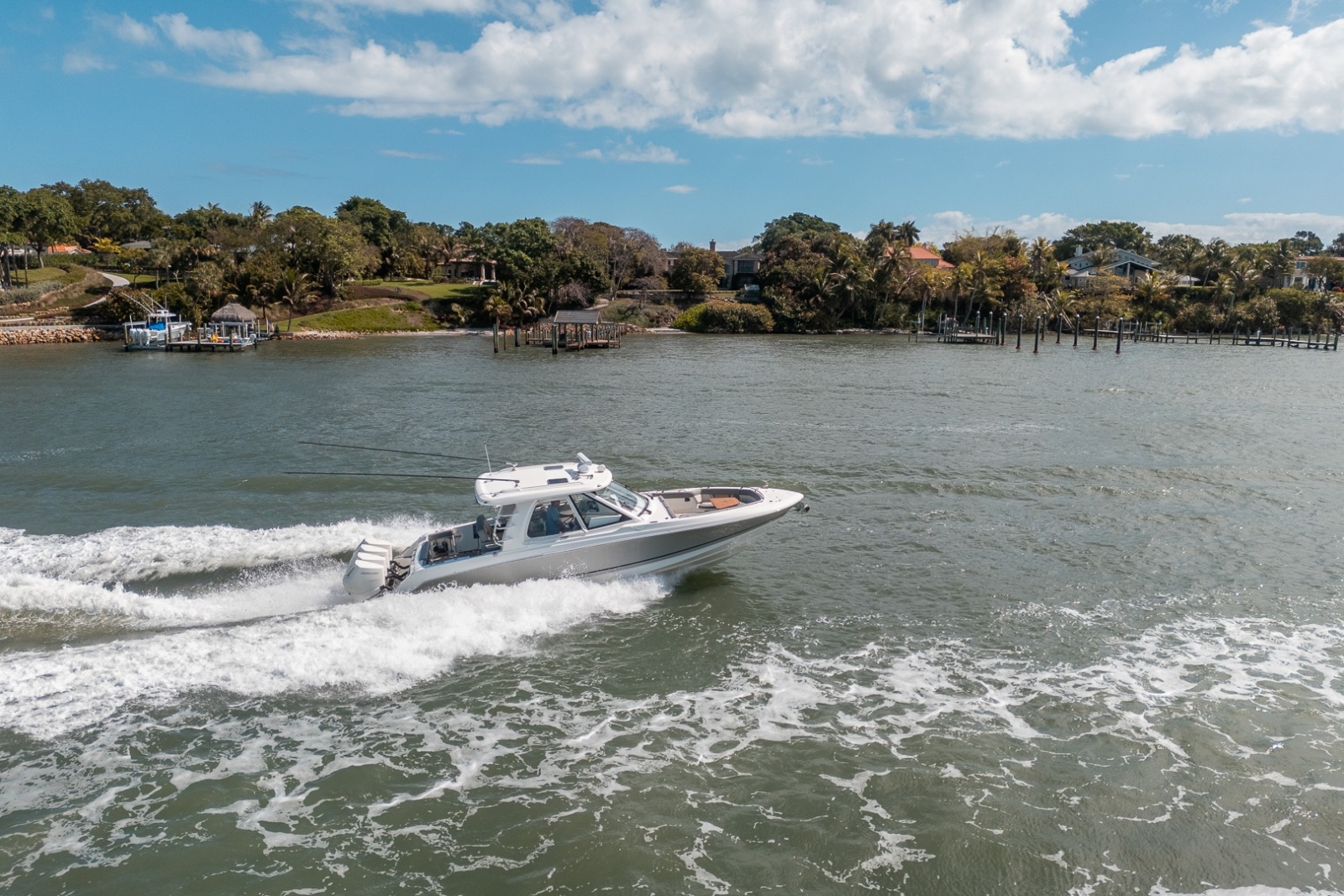 38' 2024 Boston Whaler 380 Realm