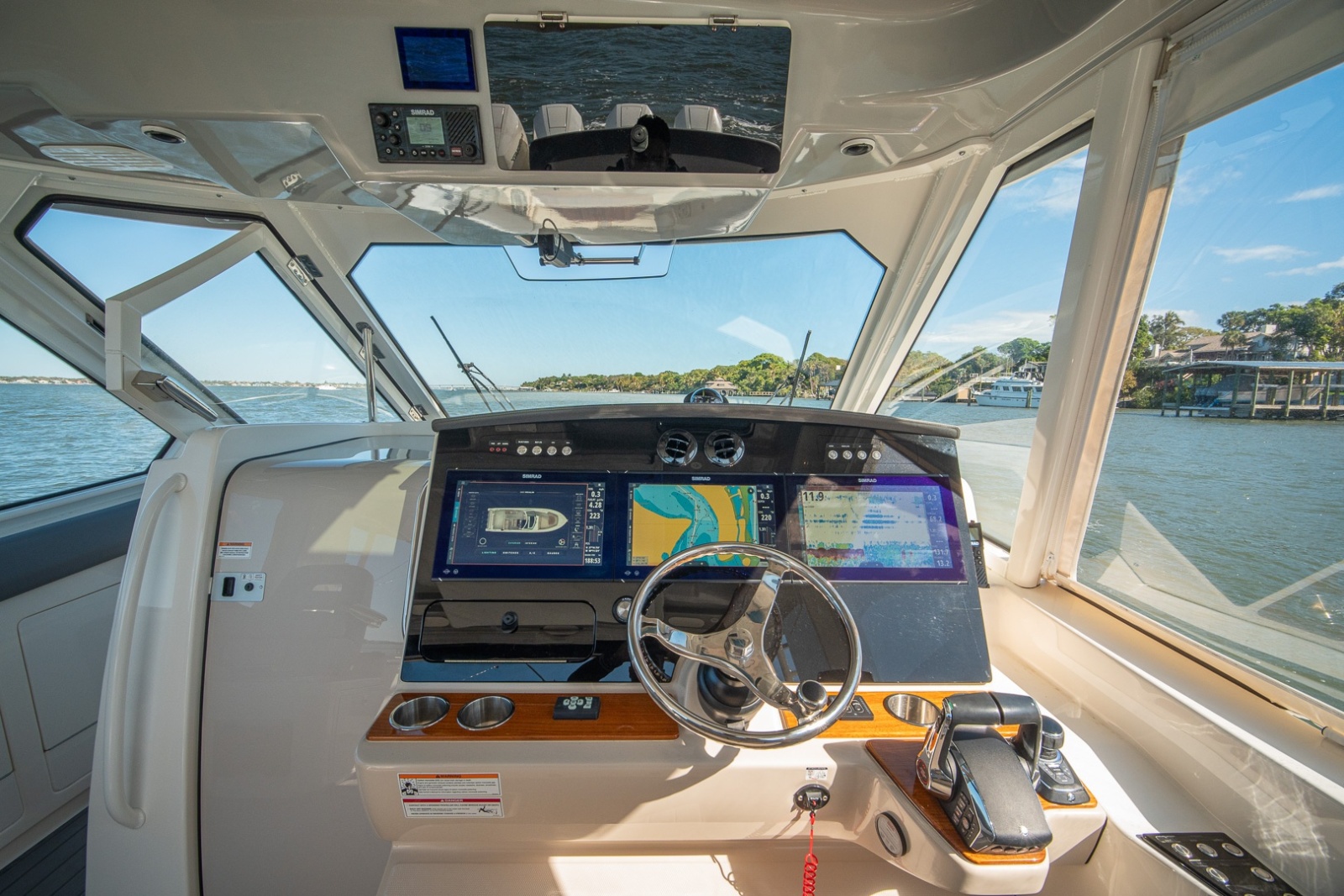 38' 2024 Boston Whaler 380 Realm