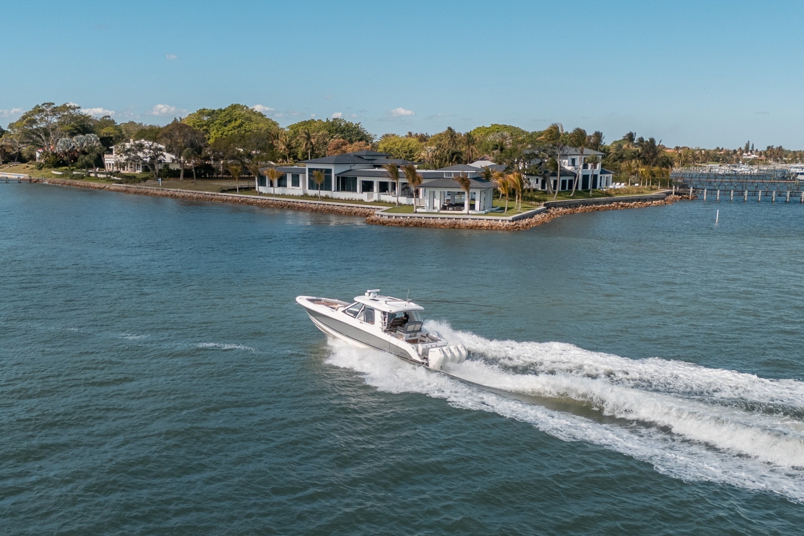 38' 2024 Boston Whaler 380 Realm