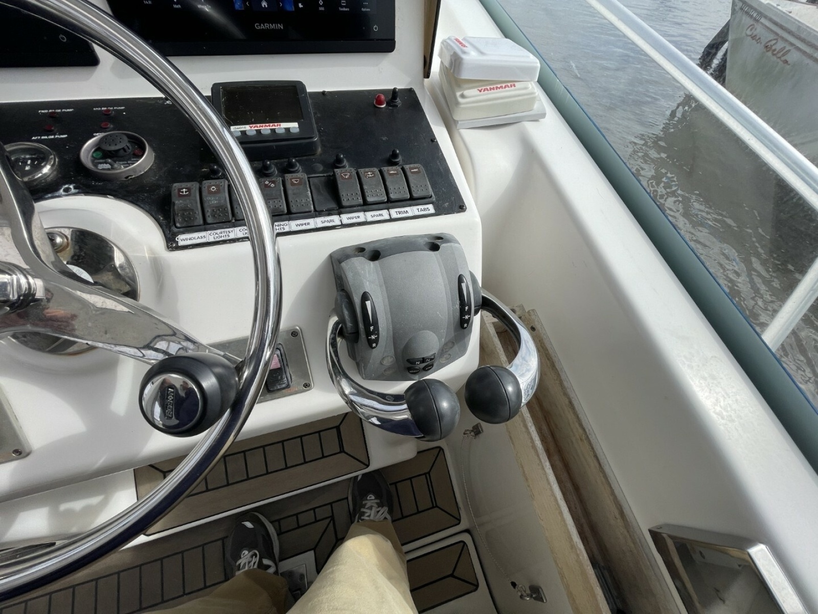 Illuminator 31ft Luhrs Yacht For Sale
