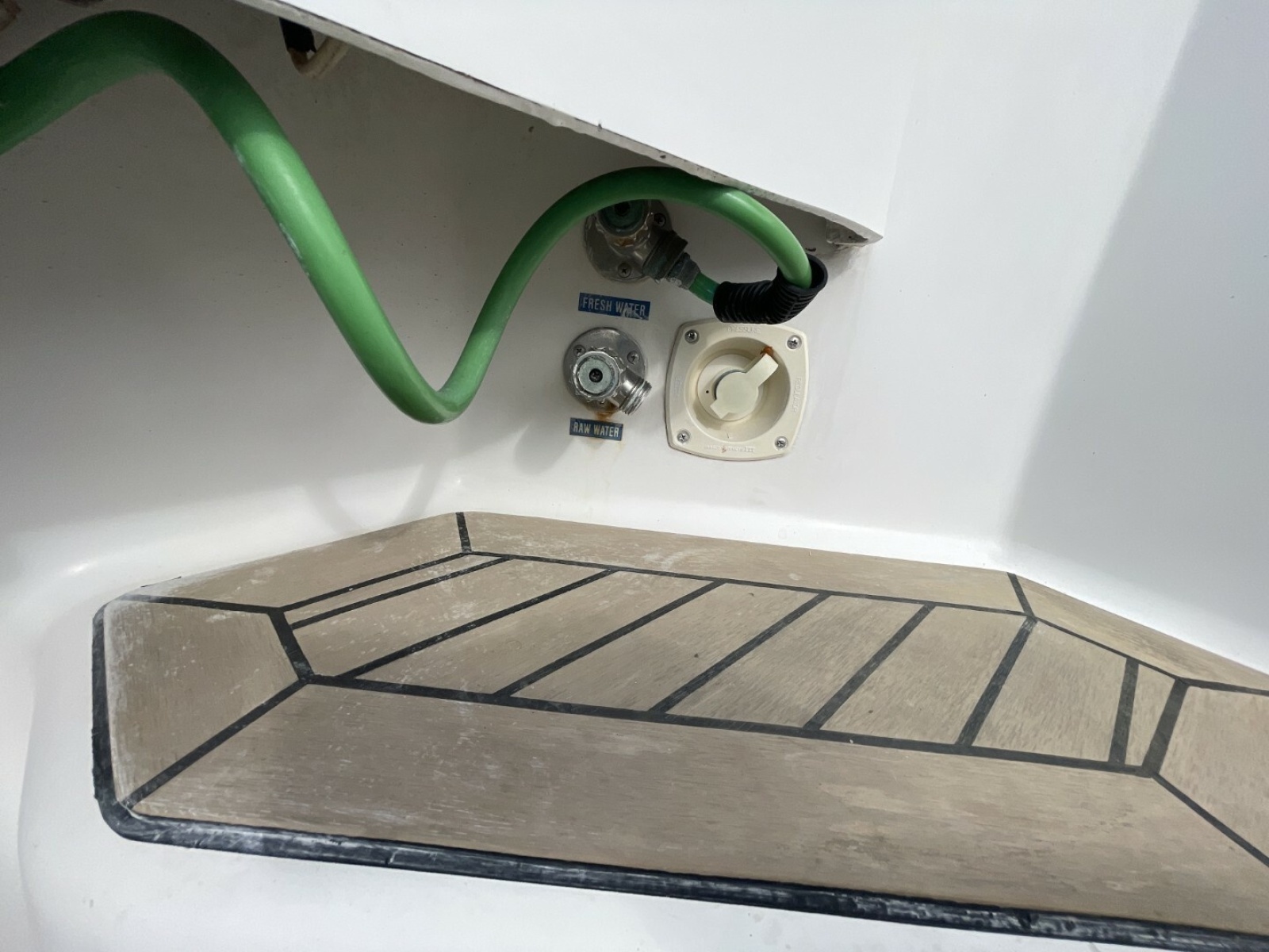 Illuminator 31ft Luhrs Yacht For Sale