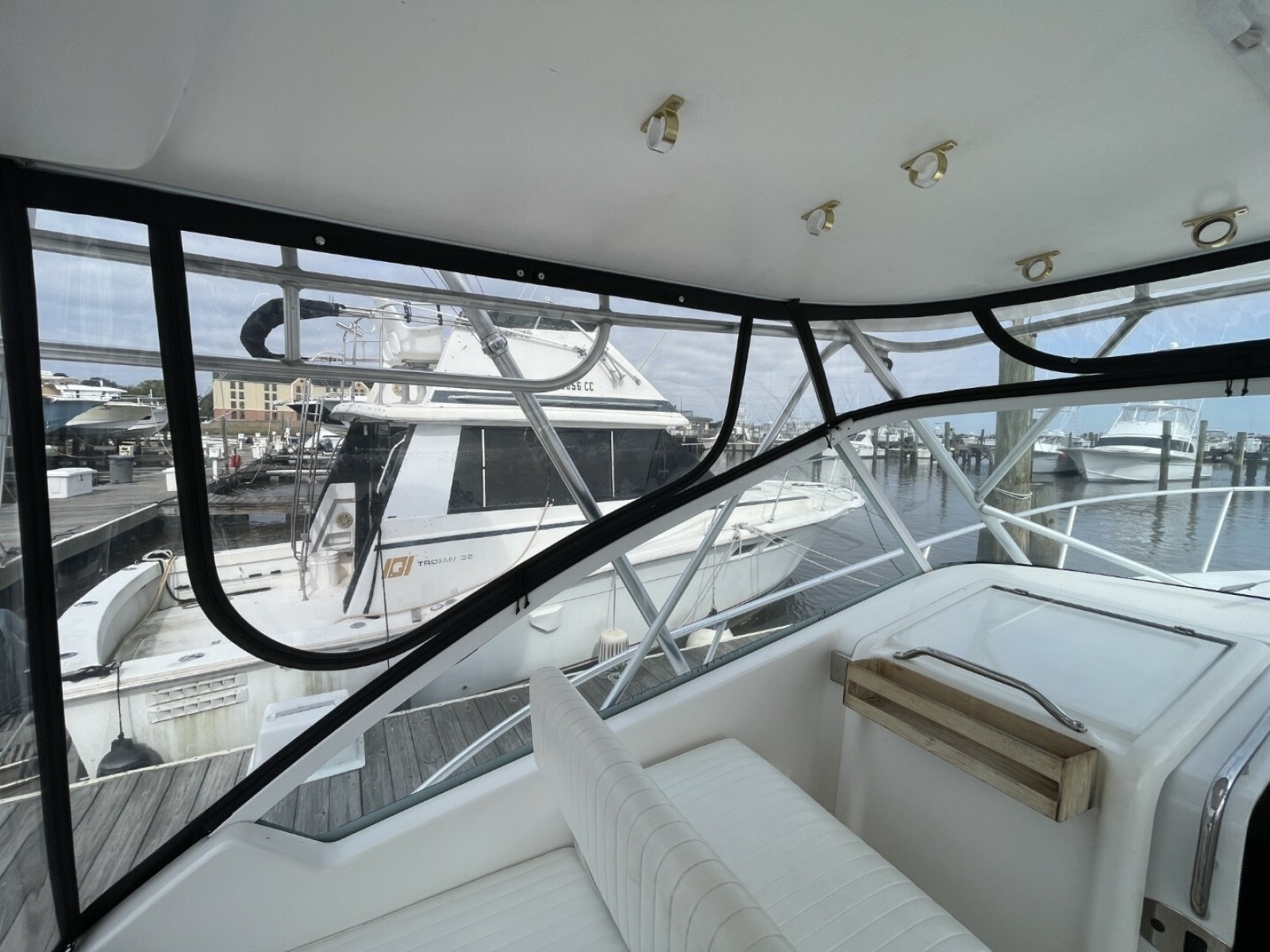 Illuminator 31ft Luhrs Yacht For Sale