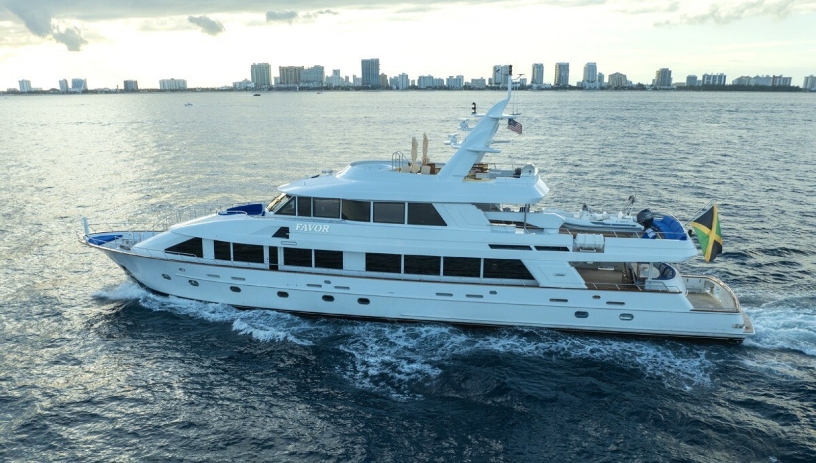 FAVOR 127ft Crescent Yacht For Sale
