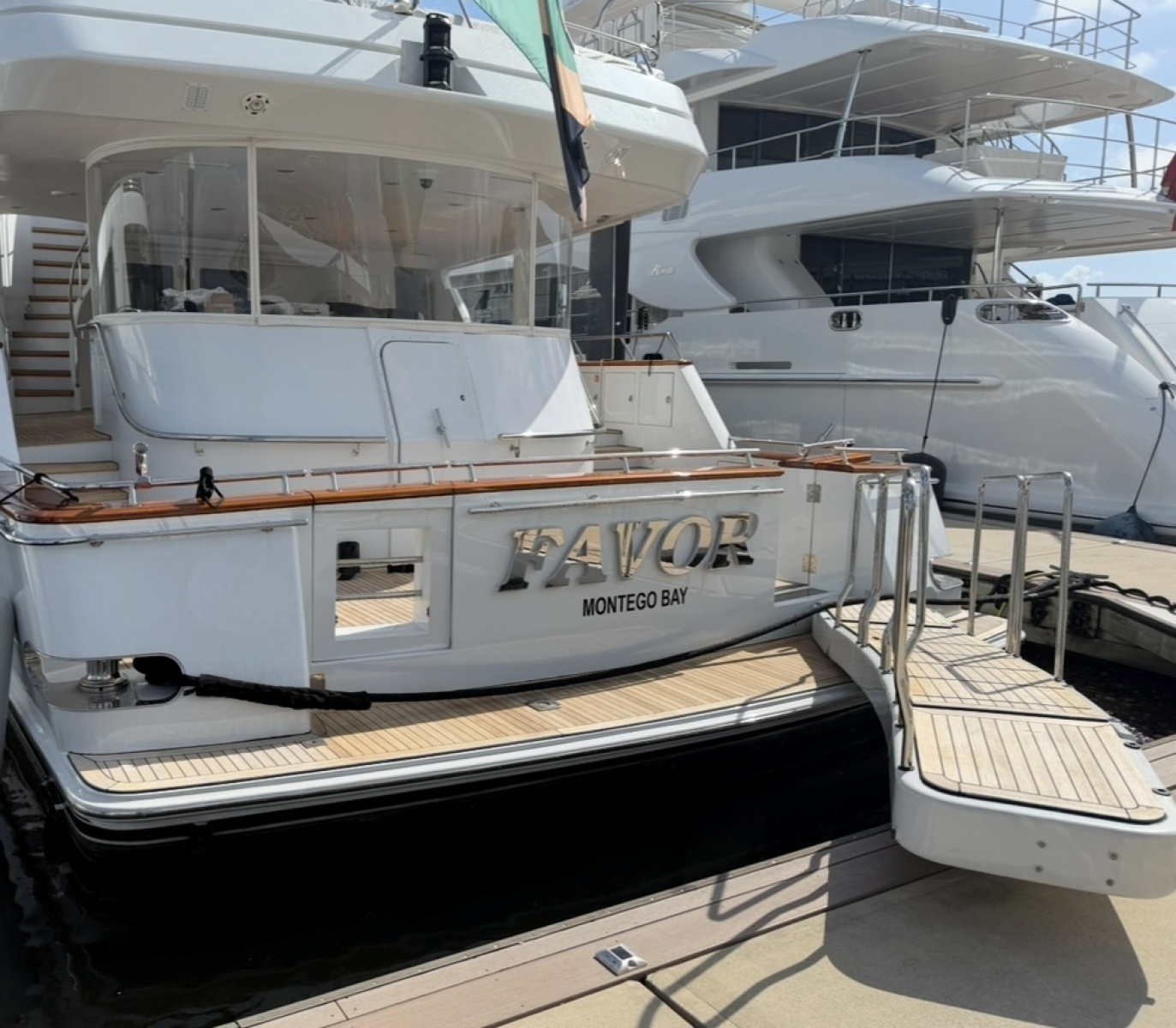 FAVOR 127ft Crescent Yacht For Sale