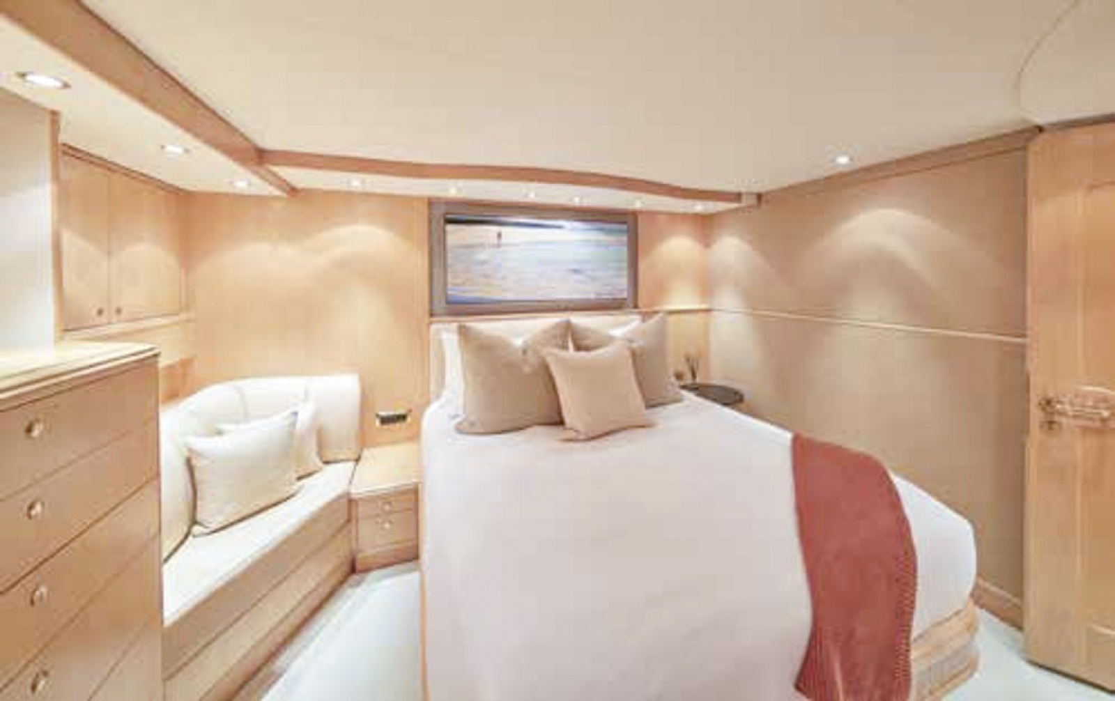 FAVOR 127ft Crescent Yacht For Sale