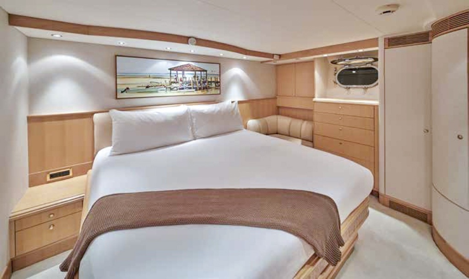 FAVOR 127ft Crescent Yacht For Sale