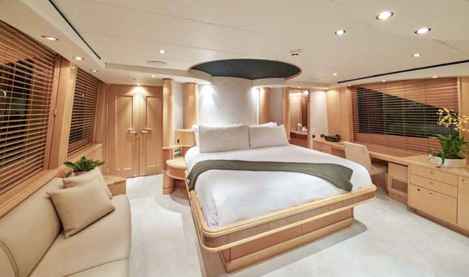FAVOR 127ft Crescent Yacht For Sale