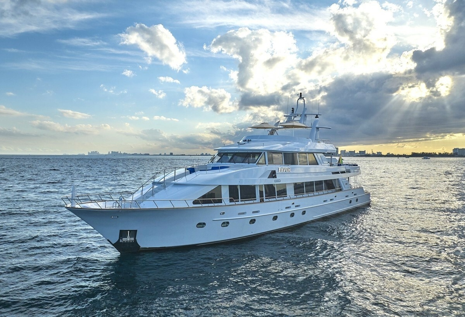 FAVOR 127ft Crescent Yacht For Sale