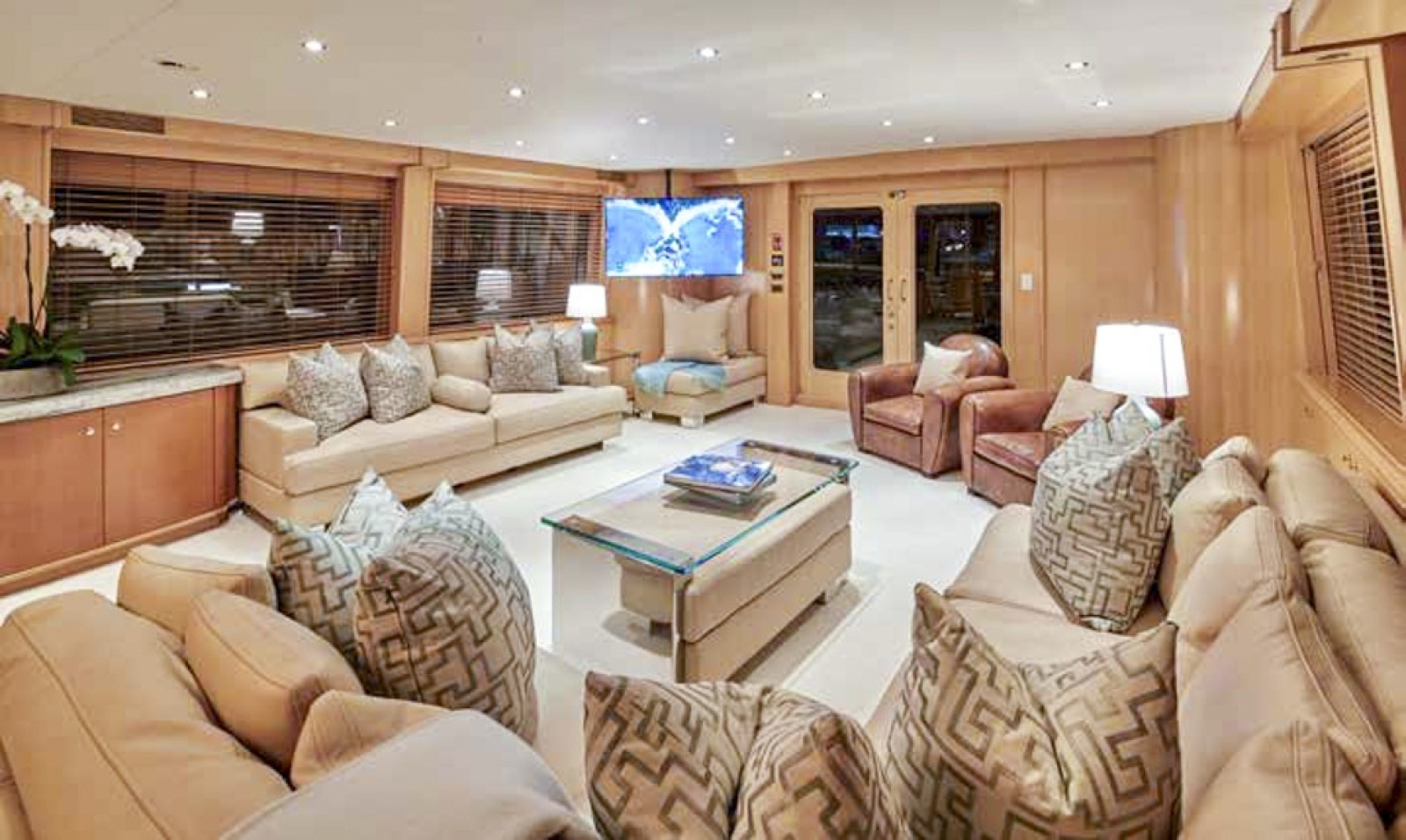 FAVOR 127ft Crescent Yacht For Sale