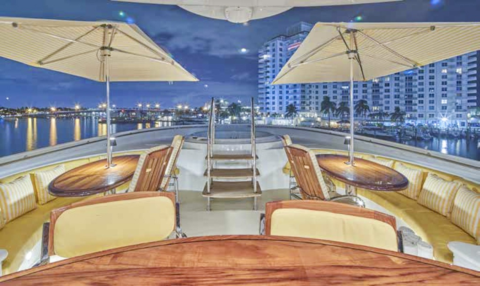 FAVOR 127ft Crescent Yacht For Sale