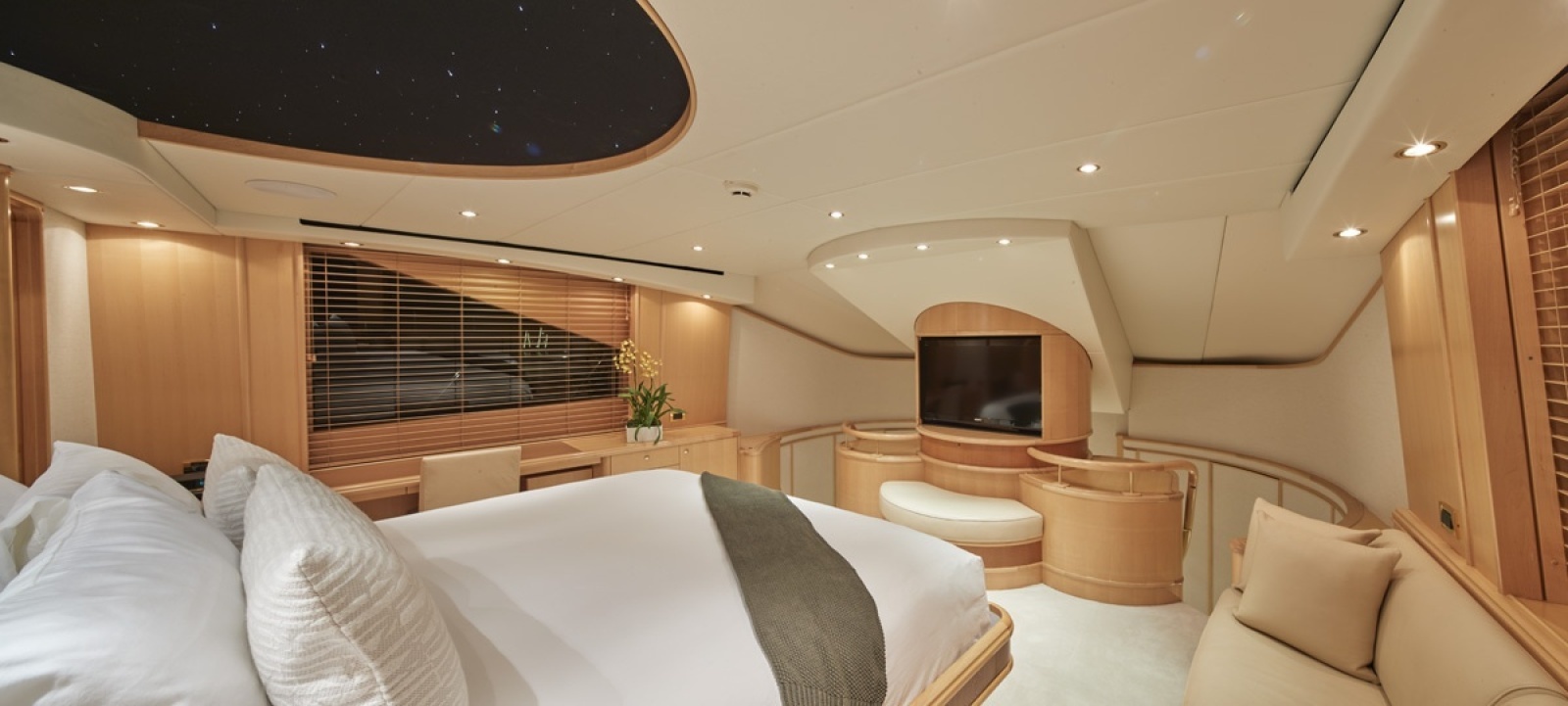 FAVOR 127ft Crescent Yacht For Sale