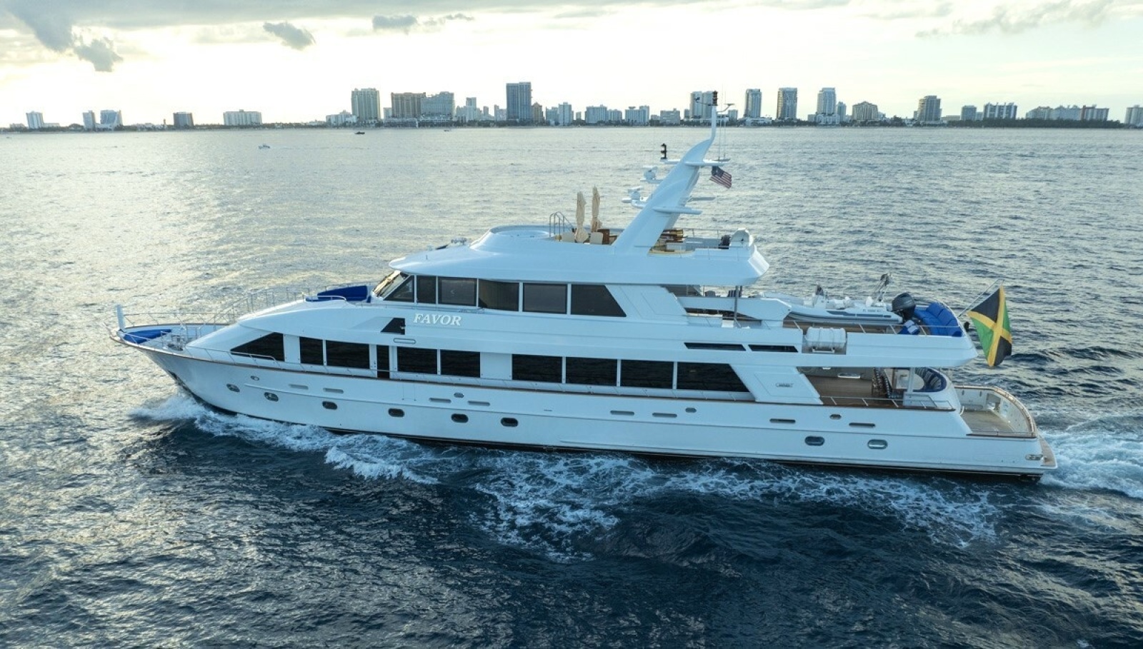 2000 Crescent