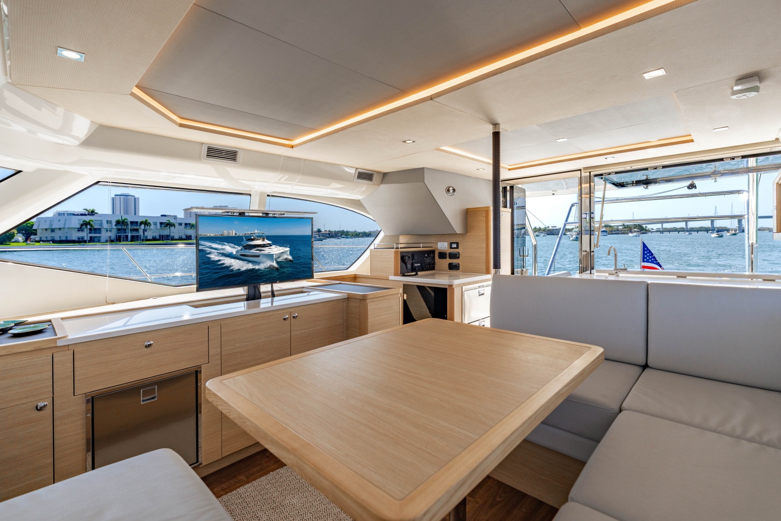 44' 2024 Aquila 44 Yacht