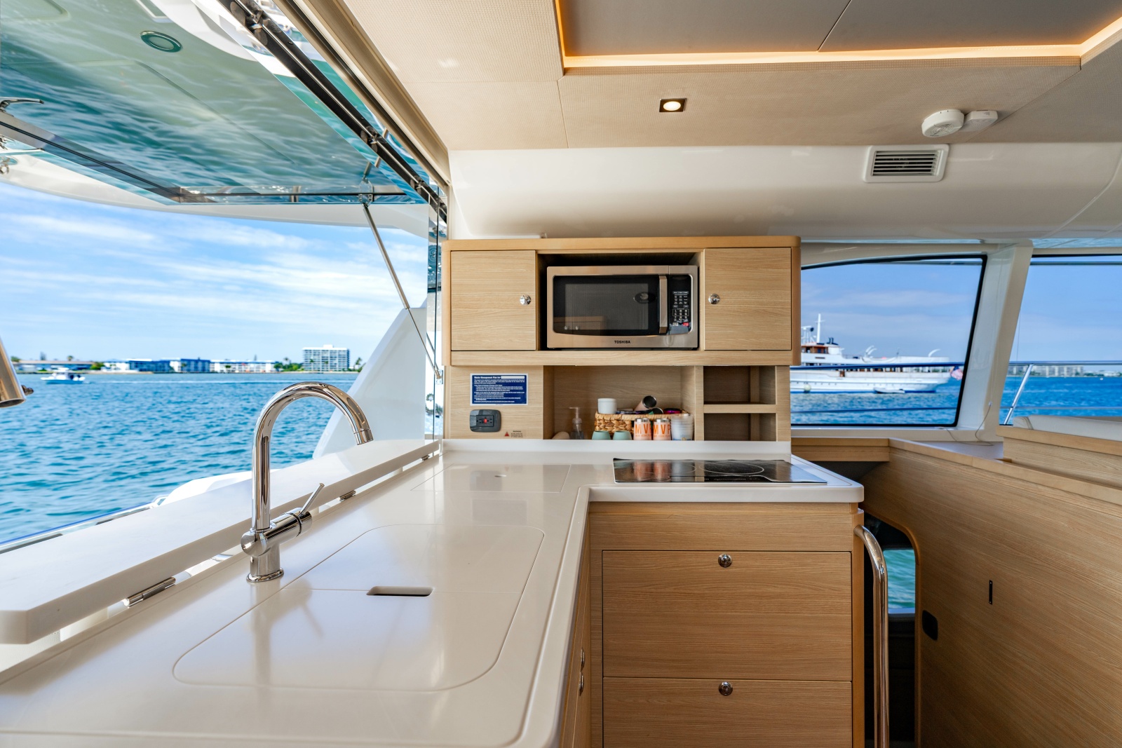 44' 2024 Aquila 44 Yacht