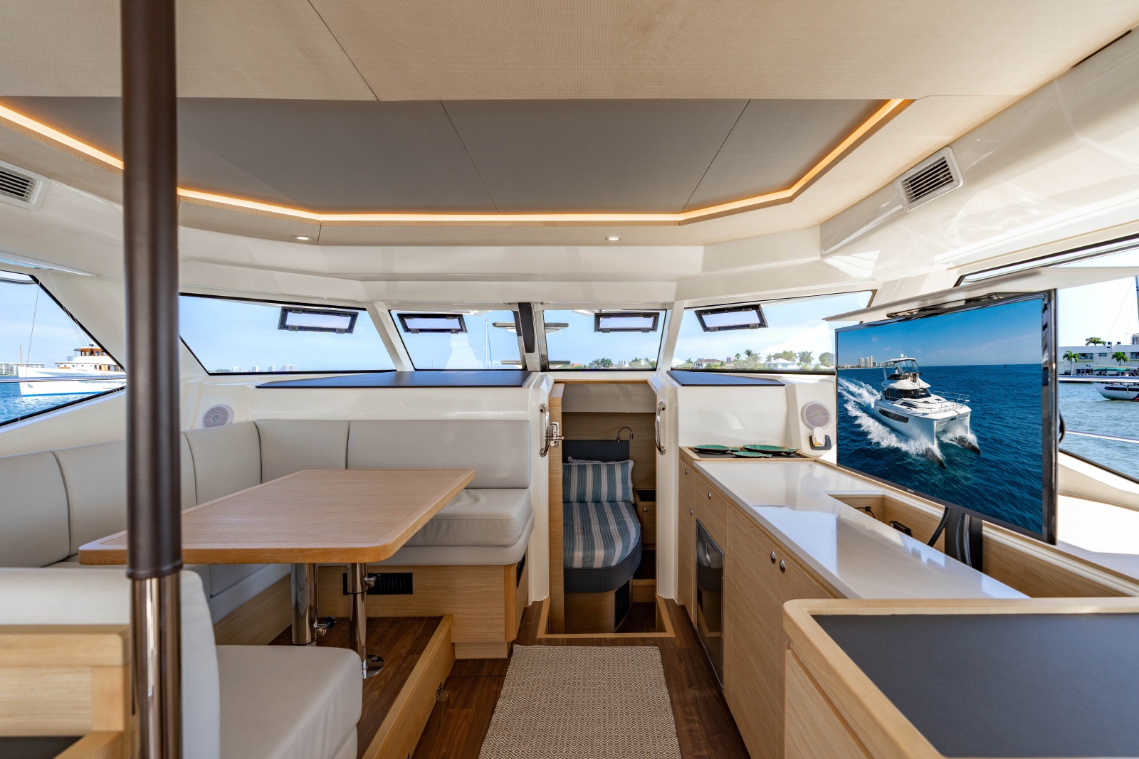 44' 2024 Aquila 44 Yacht