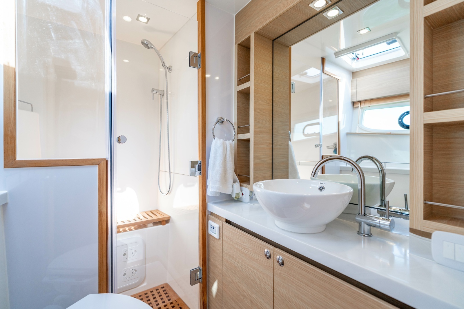 44ft Aquila Yacht For Sale