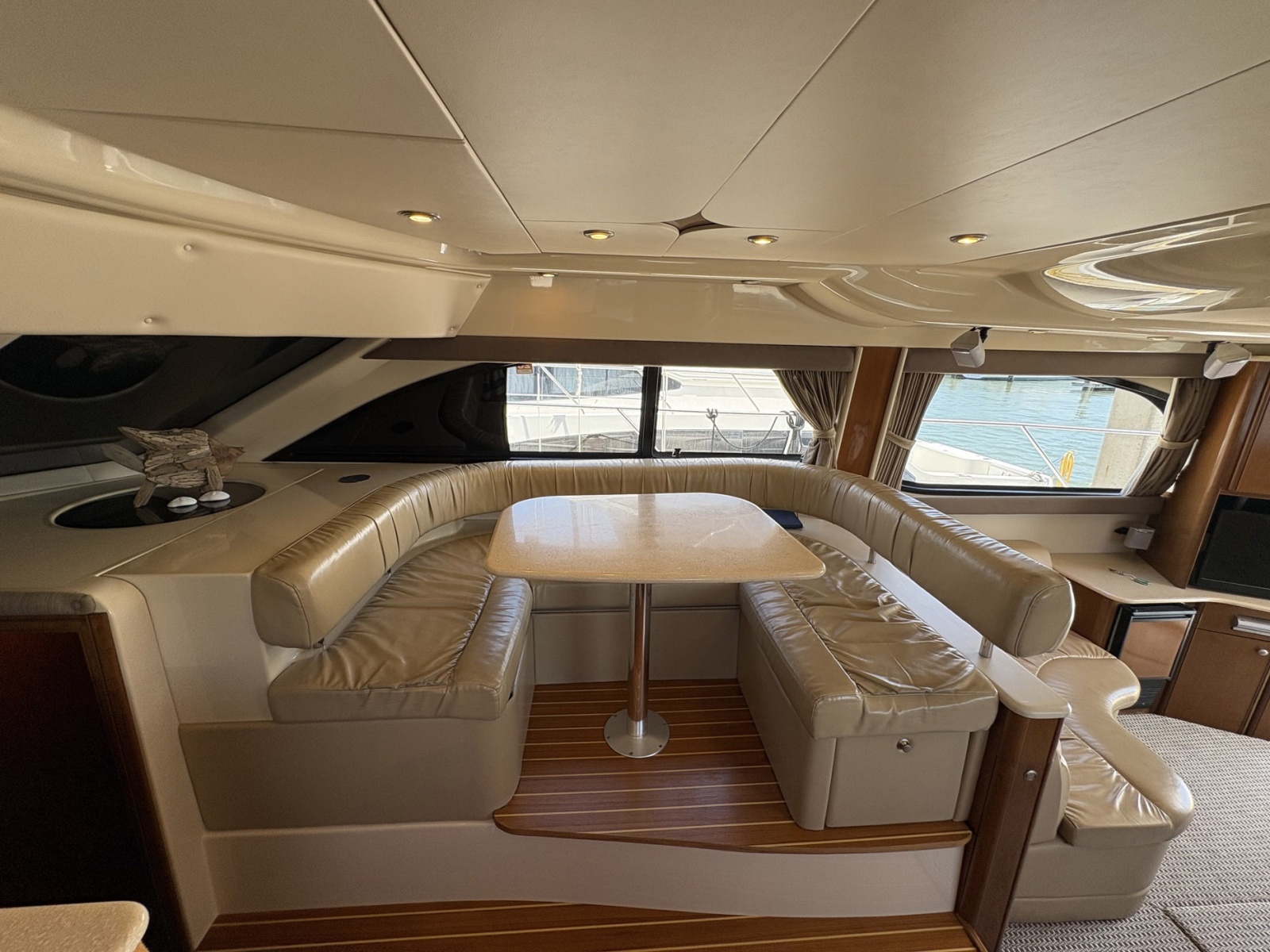 41' 2005 Meridian 411 Sedan