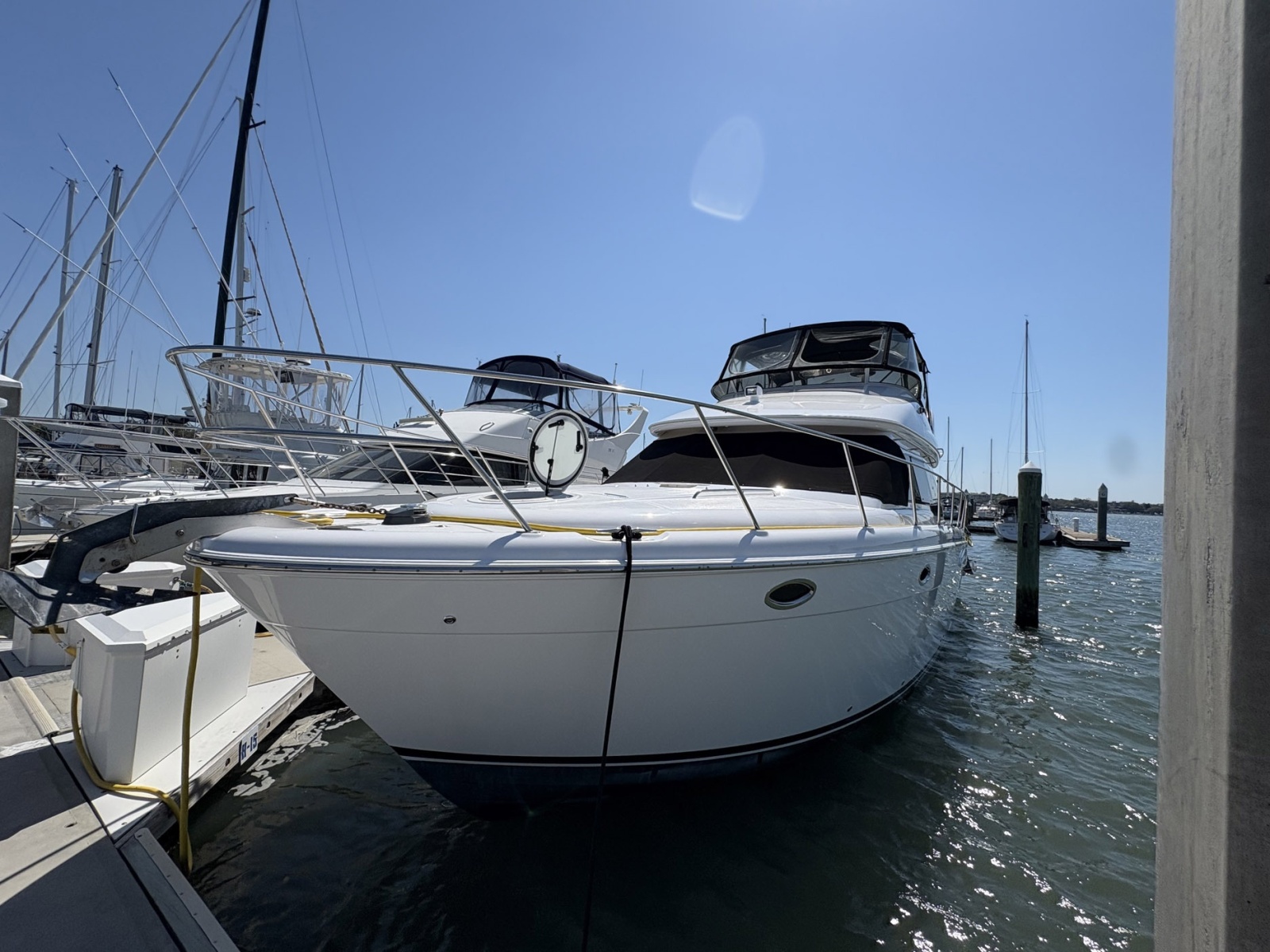 41' 2005 Meridian 411 Sedan