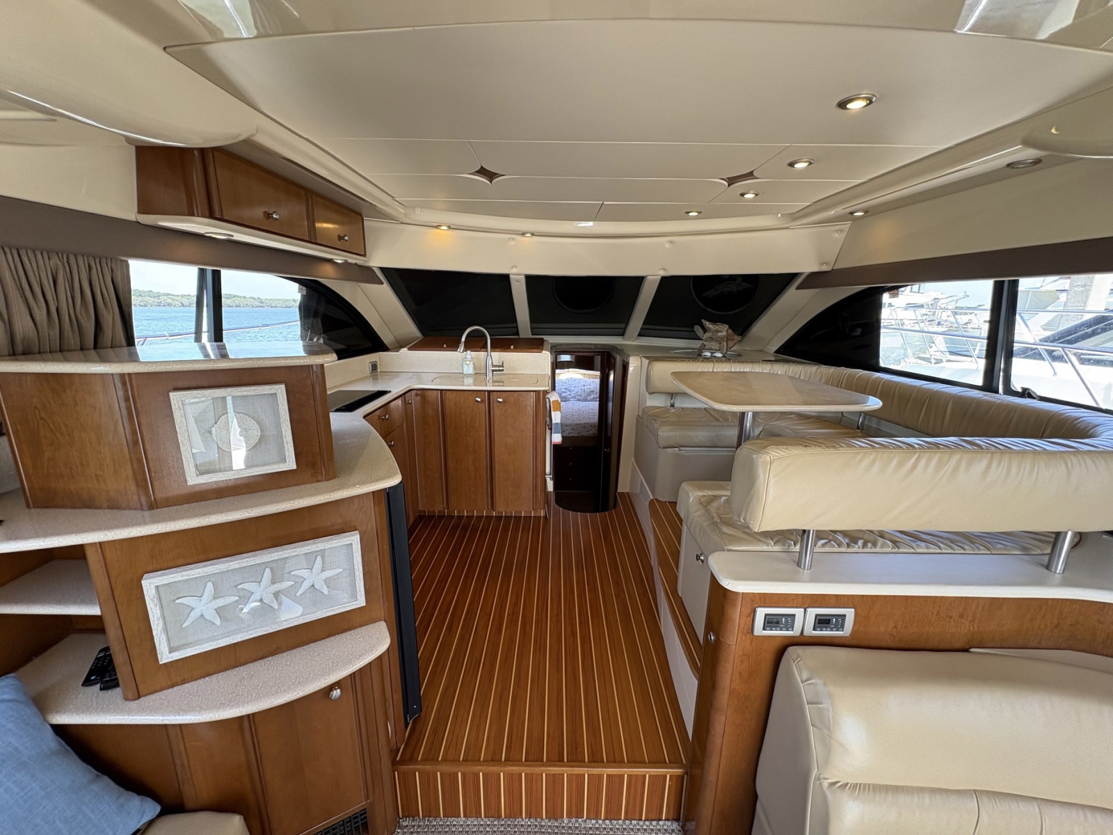 41' 2005 Meridian 411 Sedan