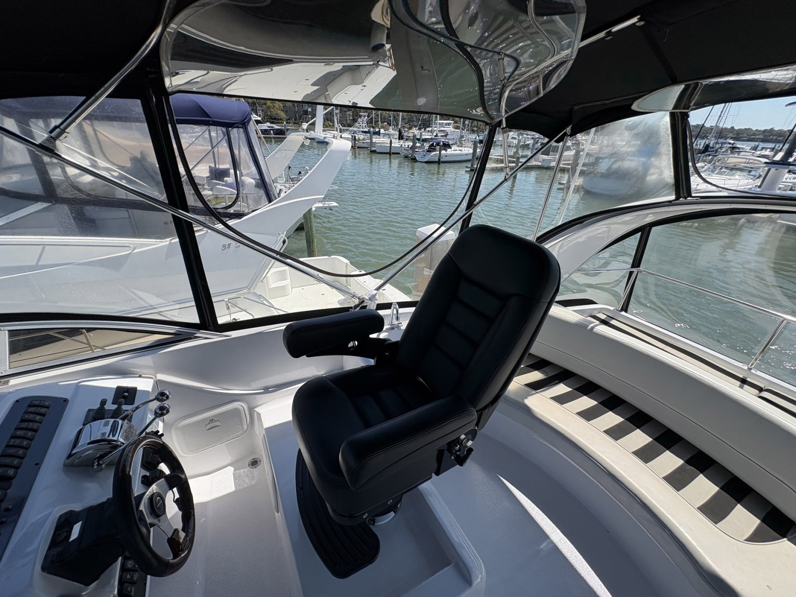 41' 2005 Meridian 411 Sedan