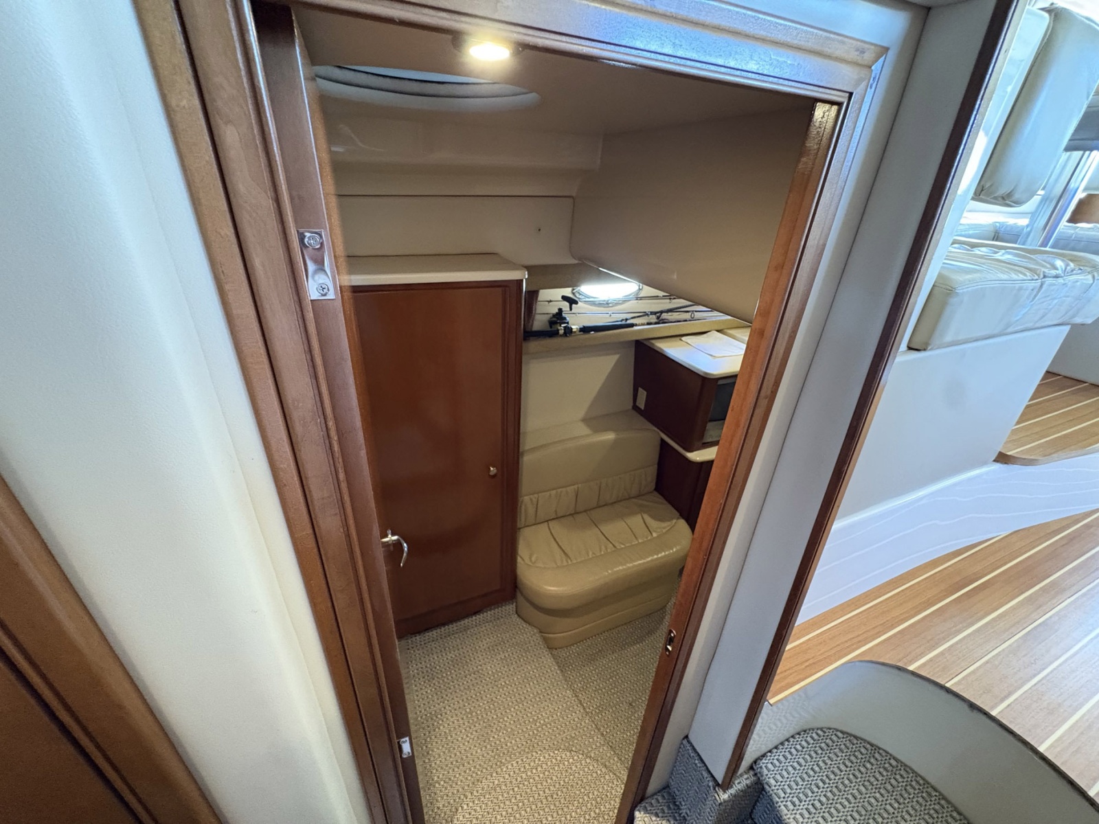 41' 2005 Meridian 411 Sedan