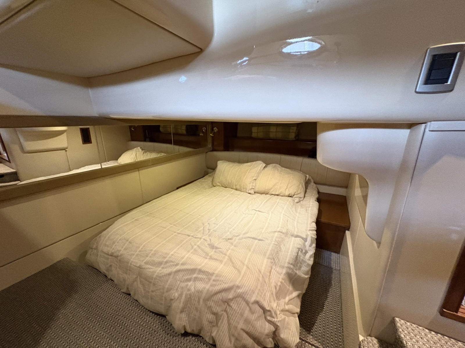 41' 2005 Meridian 411 Sedan