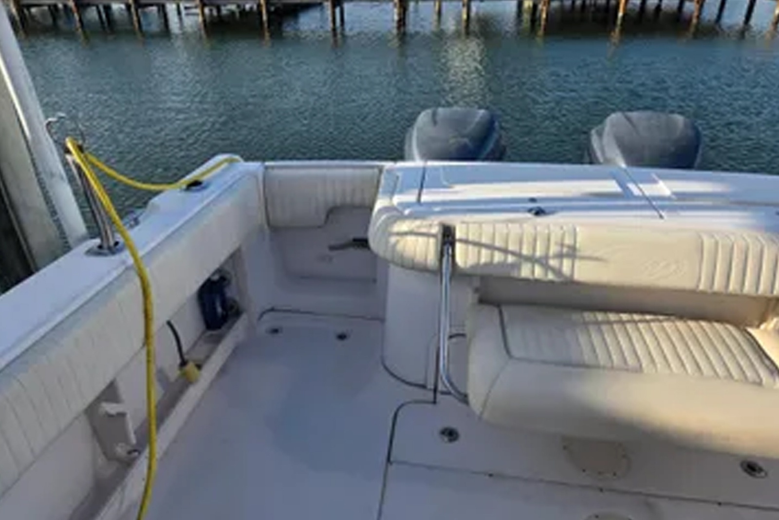 35' 2004 Grady-White Express 330